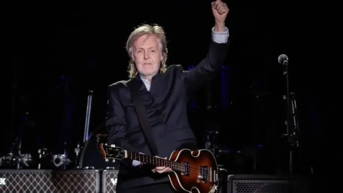 Paul McCartney sorprende al público con su "chileno" en el Monumental. Paul McCartney sorprende al público con su "chileno" en el Monumental.