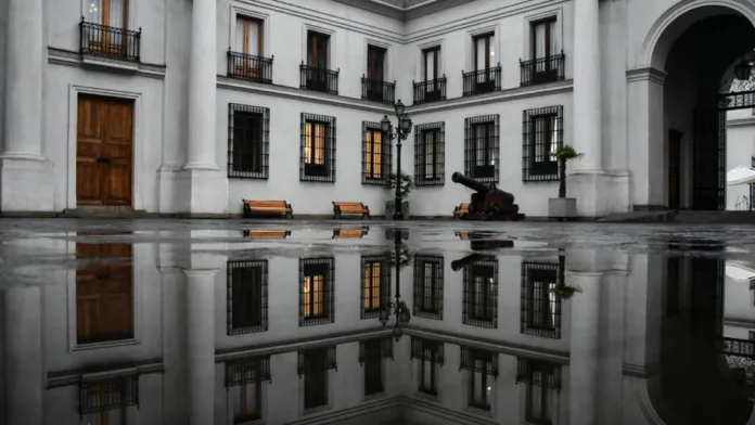 Tragedia en La Moneda: reportan la muerte de un trabajador en el interior del palacio. Tragedia en La Moneda: reportan la muerte de un trabajador en el interior del palacio.