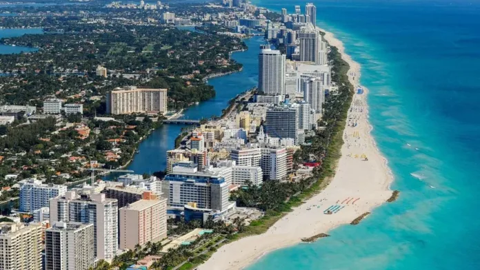 Chilenos en Miami buscan regresar por razones económicas tras el estallido social. Chilenos en Miami buscan regresar por razones económicas tras el estallido social.