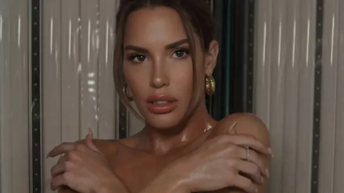 Gala Caldirola sorprende con un topless durante su encierro en Palabra de Honor. Gala Caldirola sorprende con un topless durante su encierro en Palabra de Honor.