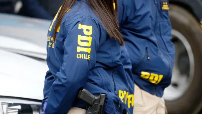 Buscan a adolescente de 14 años desaparecida en Coronel tras salir del colegio. Buscan a adolescente de 14 años desaparecida en Coronel tras salir del colegio.