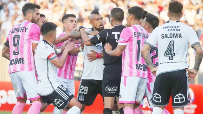 Colo Colo se despide de la Copa Chile tras empatar 1-1 con Magallanes. Colo Colo se despide de la Copa Chile tras empatar 1-1 con Magallanes.