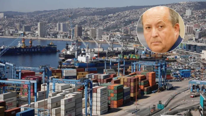 Ángel Valencia nombra cinco fiscales para combatir el crimen en puertos. Ángel Valencia nombra cinco fiscales para combatir el crimen en puertos.
