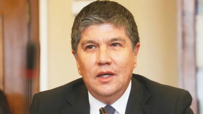 Monsalve defiende la igualdad ante la ley en medio de la investigación por violación. Monsalve defiende la igualdad ante la ley en medio de la investigación por violación.