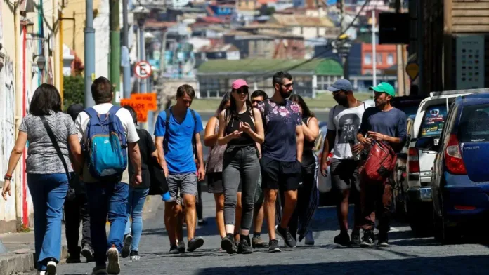 Turistas canadienses asaltados en Valparaíso: amenazados con arma blanca. Turistas canadienses asaltados en Valparaíso: amenazados con arma blanca.