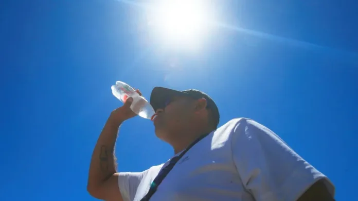 Santiago se prepara para un calor intenso: hasta 31°C este viernes. Santiago se prepara para un calor intenso: hasta 31°C este viernes.