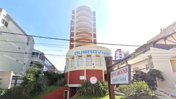 Encuentran muerto a un adulto mayor tras el derrumbe de un hotel en Argentina. Encuentran muerto a un adulto mayor tras el derrumbe de un hotel en Argentina.