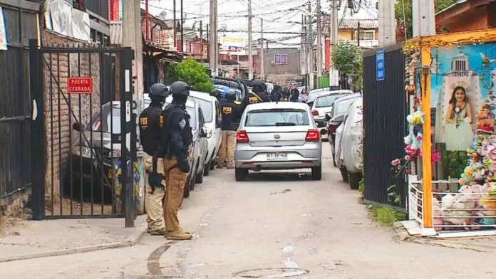 Detienen a 'Los Lisbeth' en Maipú; abogado vinculado a narcotráfico arrestado. Detienen a 'Los Lisbeth' en Maipú; abogado vinculado a narcotráfico arrestado.