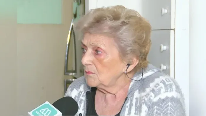Una mujer de 80 años narra el robo que arruinó su pensión y su vida. Una mujer de 80 años narra el robo que arruinó su pensión y su vida.