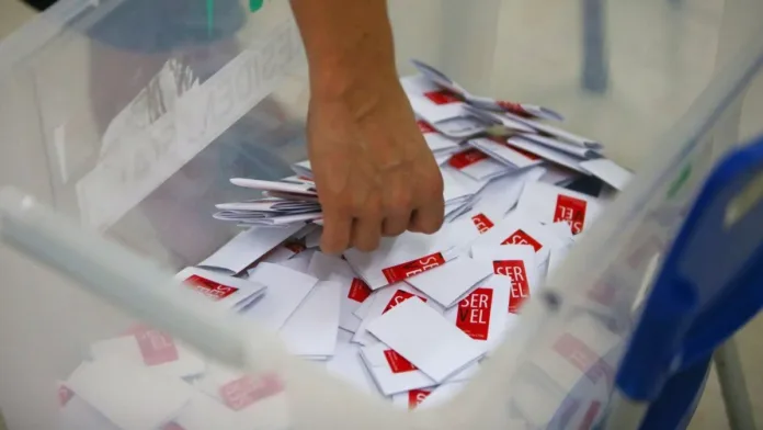 Subsecretaria Cardoch explica claves para votar informado en las elecciones de octubre. Subsecretaria Cardoch explica claves para votar informado en las elecciones de octubre.