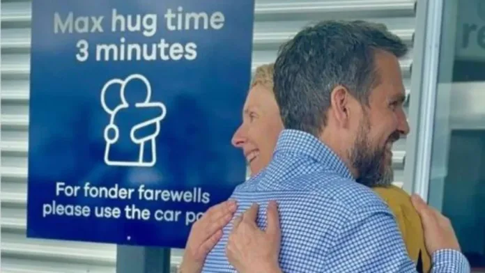 Aeropuerto de Nueva Zelanda establece límite de tiempo para abrazos de despedida. Aeropuerto de Nueva Zelanda establece límite de tiempo para abrazos de despedida.