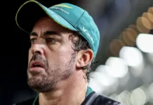 Fernando Alonso expresa su frustración hacia un novato en la Fórmula 1.