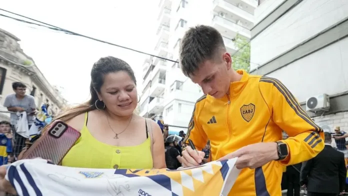 Los jugadores de Boca que ignoraron a los hinchas en Rosario desatan la polémica. Los jugadores de Boca que ignoraron a los hinchas en Rosario desatan la polémica.