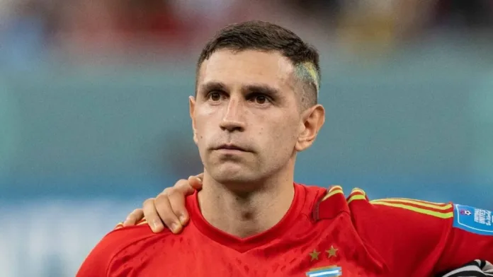 Dibu Martínez habla tras la sanción de la FIFA: 'Trataré de no ofender'. Dibu Martínez habla tras la sanción de la FIFA: 'Trataré de no ofender'.