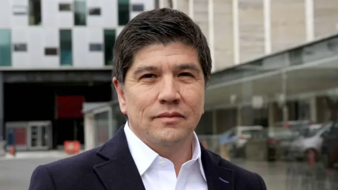 Gabriel Boric aclara la presencia de Claudio Monsalve en el Congreso tras la denuncia. Gabriel Boric aclara la presencia de Claudio Monsalve en el Congreso tras la denuncia.