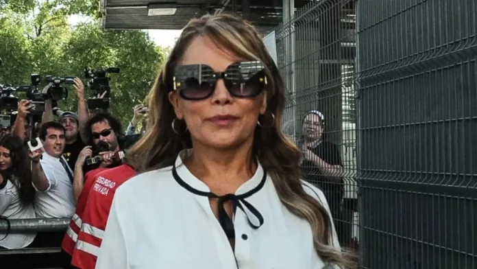 Cathy Barriga enfrenta controversia por audios de WhatsApp revelados. Cathy Barriga enfrenta controversia por audios de WhatsApp revelados.
