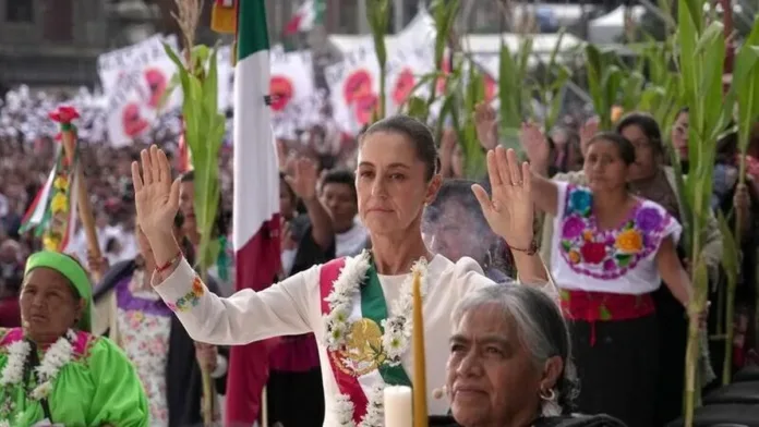 La presidenta y las 70 comunidades indígenas de México: unidad y diversidad cultural. La presidenta y las 70 comunidades indígenas de México: unidad y diversidad cultural.