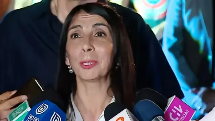 Karla Rubilar acepta derrota en Puente Alto y responde a críticas sobre su campaña. Karla Rubilar acepta derrota en Puente Alto y responde a críticas sobre su campaña.