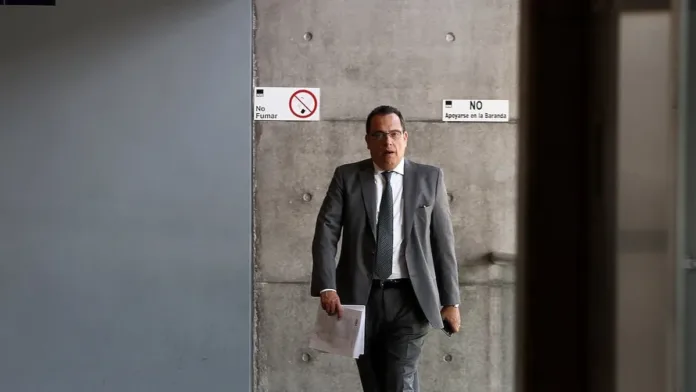 El abogado de Chadwick se reúne con Hermosilla en la cárcel Capitán Yáber. El abogado de Chadwick se reúne con Hermosilla en la cárcel Capitán Yáber.