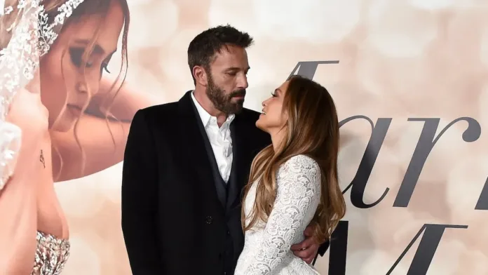 Ben Affleck reacciona a las declaraciones de Jennifer Lopez sobre su divorcio. Ben Affleck reacciona a las declaraciones de Jennifer Lopez sobre su divorcio.