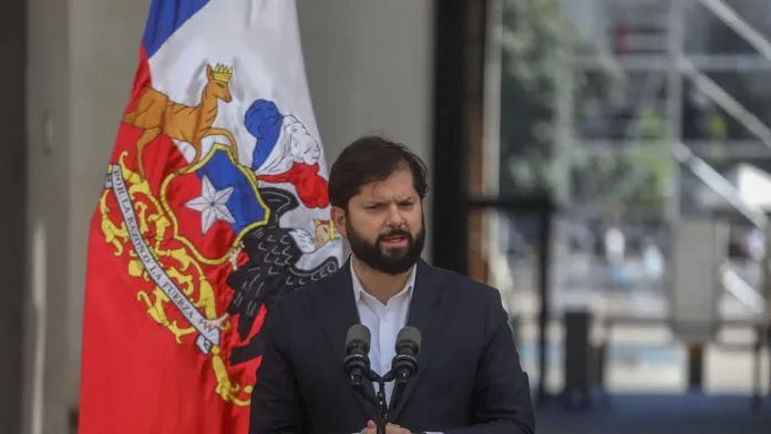 Presidente Boric insta a la reflexión sobre el uso de las instituciones en el país. Presidente Boric insta a la reflexión sobre el uso de las instituciones en el país.