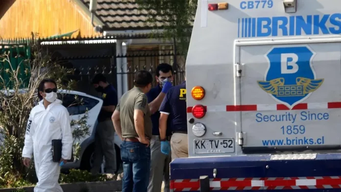 Carabineros detenidos: su influencia en el robo a Brinks revelada. Carabineros detenidos: su influencia en el robo a Brinks revelada.