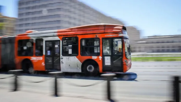 Paraderos inteligentes: 100 nuevos puntos de espera de buses para 2024-2025. Paraderos inteligentes: 100 nuevos puntos de espera de buses para 2024-2025.