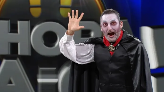 Daniel Fuenzalida se transforma en Drácula en el especial de Halloween de Ahora Caigo. Daniel Fuenzalida se transforma en Drácula en el especial de Halloween de Ahora Caigo.