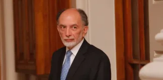 El Senado destituye al juez Muñoz con el apoyo exclusivo de la oposición.