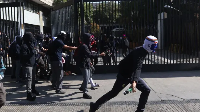 La Cámara aprueba indicación que limita la gratuidad a estudiantes sancionados. La Cámara aprueba indicación que limita la gratuidad a estudiantes sancionados.