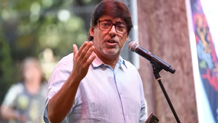 Jadue denuncia un "montaje" en el caso Farmacias Populares tras chats revelados. Jadue denuncia un "montaje" en el caso Farmacias Populares tras chats revelados.