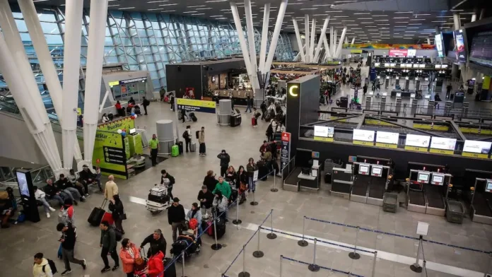 Trabajadores de la DGAC se reunirán con el Gobierno en medio de la paralización. Trabajadores de la DGAC se reunirán con el Gobierno en medio de la paralización.