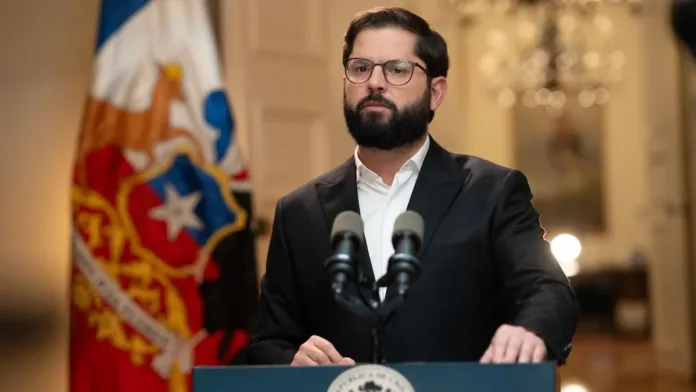 Revelan correos del abogado de Boric en denuncia ante la Fiscalía. Revelan correos del abogado de Boric en denuncia ante la Fiscalía.