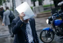 Intermitentes lluvias afectan a varias comunas de la Región Metropolitana.