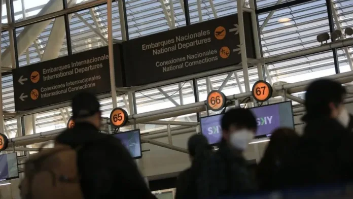 Protestas en aeropuertos de Chile: consulta el estado de tu vuelo aquí. Protestas en aeropuertos de Chile: consulta el estado de tu vuelo aquí.