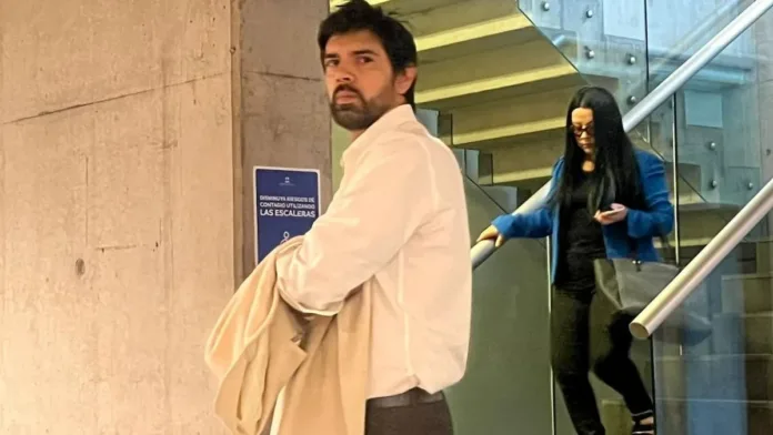Fiscalía evalúa desafuero de Joaquín Lavín por facturas falsas. Fiscalía evalúa desafuero de Joaquín Lavín por facturas falsas.