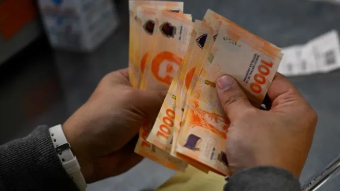 Nuevo billete del Banco Central de Argentina en medio de una inflación cercana al 200%. Nuevo billete del Banco Central de Argentina en medio de una inflación cercana al 200%.