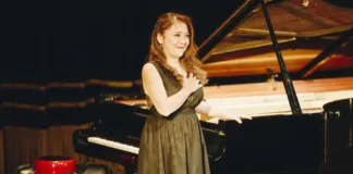 María Paz Santibáñez presenta 'Resistencia Femenina' en Teatro Nescafé de las Artes.