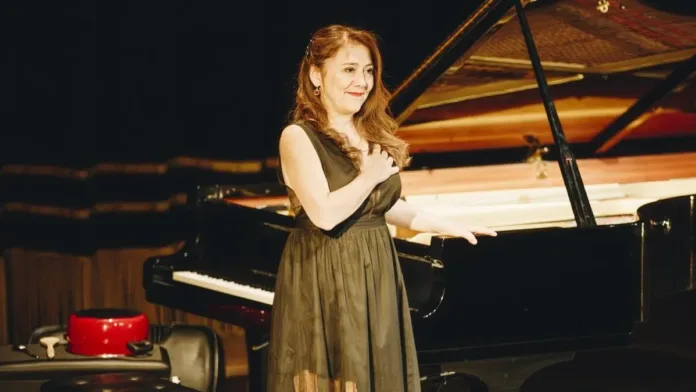 María Paz Santibáñez presenta 'Resistencia Femenina' en Teatro Nescafé de las Artes. María Paz Santibáñez presenta 'Resistencia Femenina' en Teatro Nescafé de las Artes.