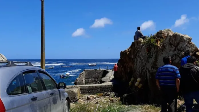 Embarcación vuelca en Caleta Chome con siete personas a bordo Embarcación vuelca en Caleta Chome con siete personas a bordo
