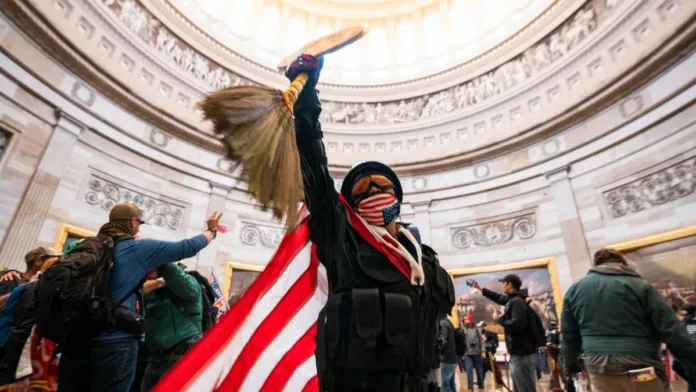 Acusados del asalto al Capitolio buscan retrasar juicios tras triunfo de Trump. Acusados del asalto al Capitolio buscan retrasar juicios tras triunfo de Trump.