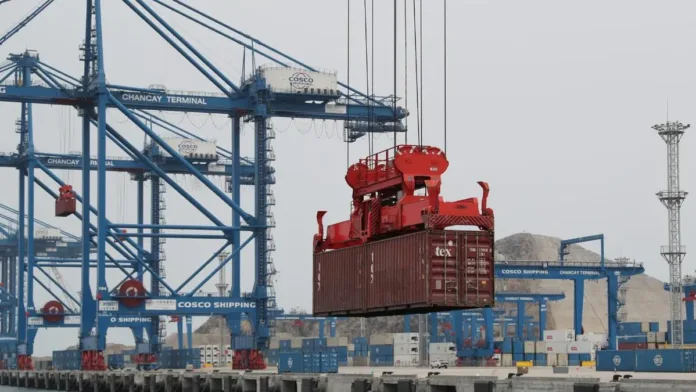 Lecciones clave para Chile tras la inauguración del mega puerto de Chancay en Perú. Lecciones clave para Chile tras la inauguración del mega puerto de Chancay en Perú.