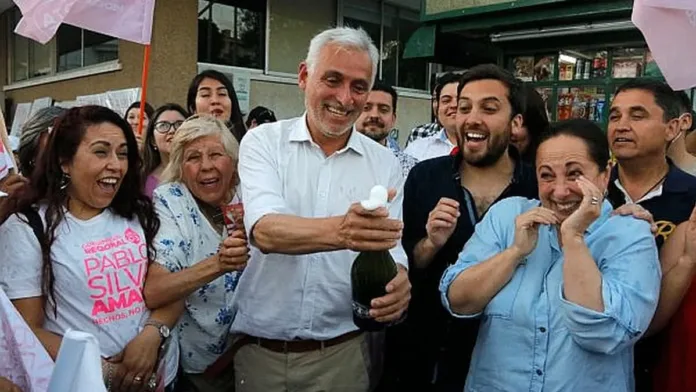 Pablo Silva triunfa sobre el candidato republicano y asegura su reelección en O'Higgins. Pablo Silva triunfa sobre el candidato republicano y asegura su reelección en O'Higgins.