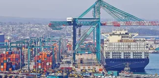 Cobre impulsa exportaciones en octubre; importaciones de capital crecen por segundo mes.