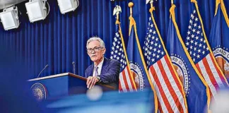Powell anuncia recorte de tasas y rechaza renuncia ante presiones de Trump.