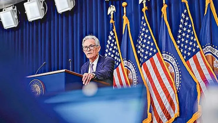 Powell anuncia recorte de tasas y rechaza renuncia ante presiones de Trump. Powell anuncia recorte de tasas y rechaza renuncia ante presiones de Trump.