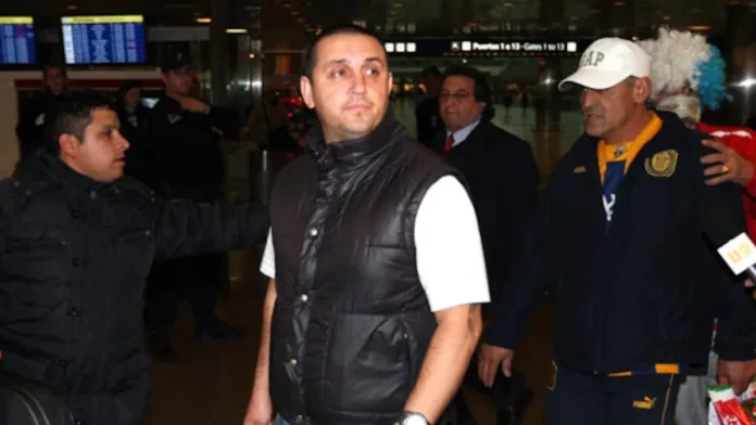 Tres encapuchados son buscados por el asesinato de “Pillín” Bracamonte en Rosario. Tres encapuchados son buscados por el asesinato de “Pillín” Bracamonte en Rosario.