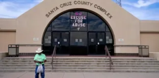 Ex tesorera de Arizona admite malversación de 38 millones en 10 años.