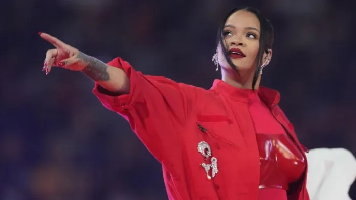 Rihanna bromea sobre votar con el pasaporte de su hijo y desata críticas en redes. Rihanna bromea sobre votar con el pasaporte de su hijo y desata críticas en redes.