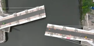 El innovador puente giratorio de doble hoja que transforma la ingeniería móvil.